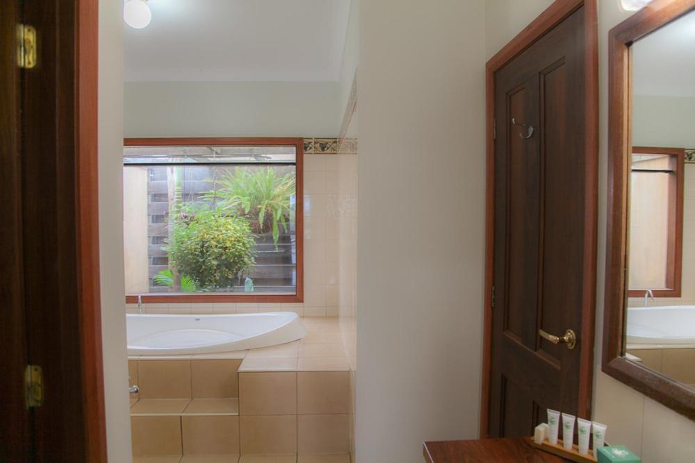 Perricoota Vines Retreat Hotel Moama Room photo