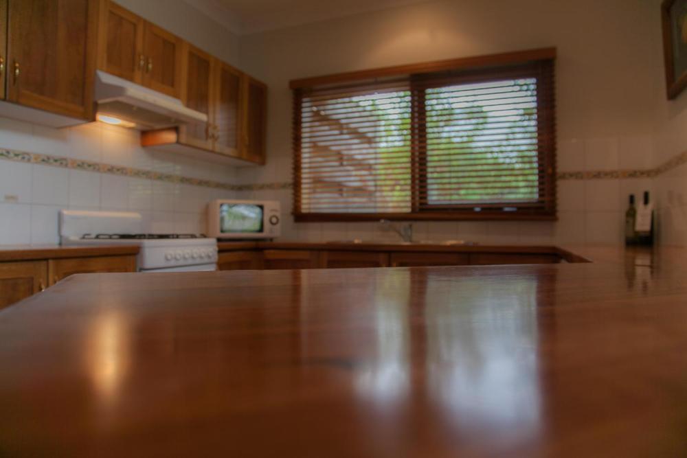 Perricoota Vines Retreat Hotel Moama Room photo