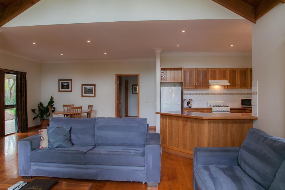 Perricoota Vines Retreat Hotel Moama Room photo