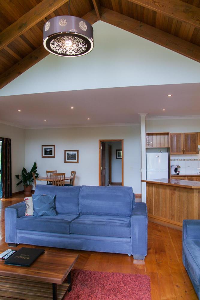 Perricoota Vines Retreat Hotel Moama Room photo