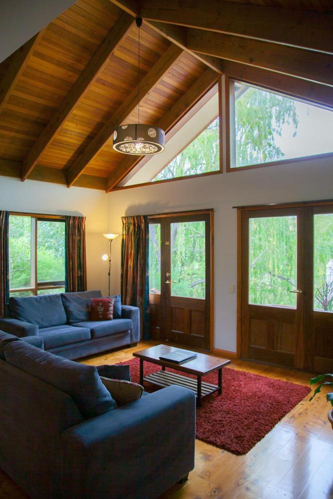 Perricoota Vines Retreat Hotel Moama Room photo