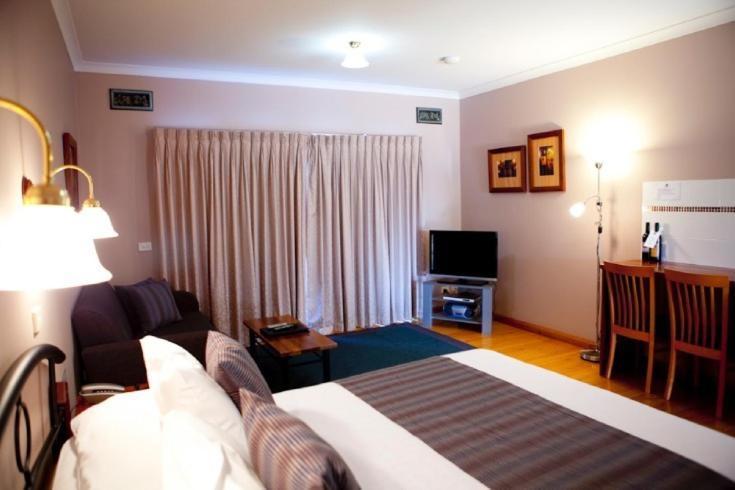 Perricoota Vines Retreat Hotel Moama Room photo