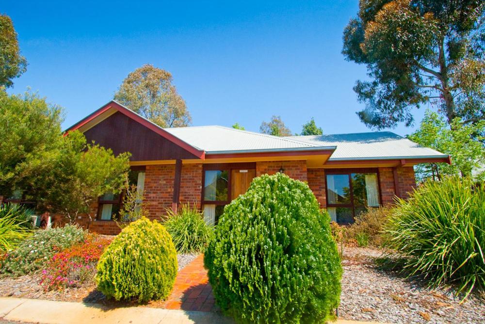Perricoota Vines Retreat Hotel Moama Exterior photo