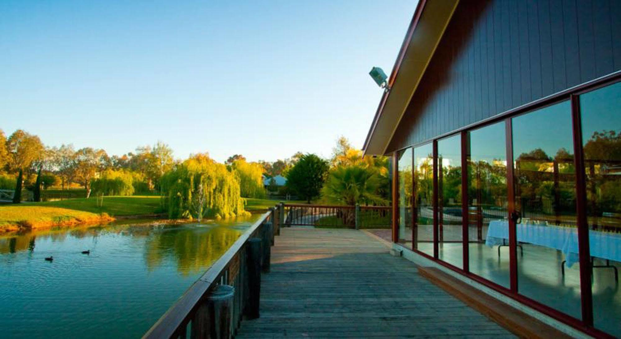 Perricoota Vines Retreat Hotel Moama Exterior photo